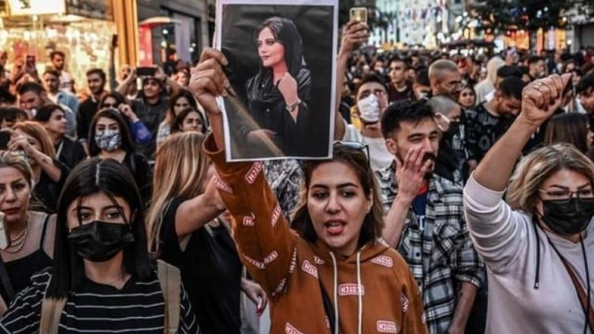 anti_hijab_px_0-sixteen_nine.jpg